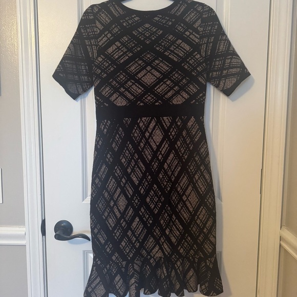 Nina Leonard Black and Tan Plaid Women's Knit Small Dress - Picture 2 of 8